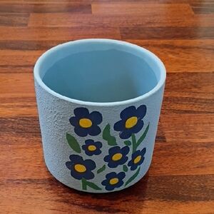 Ceramic flower pot